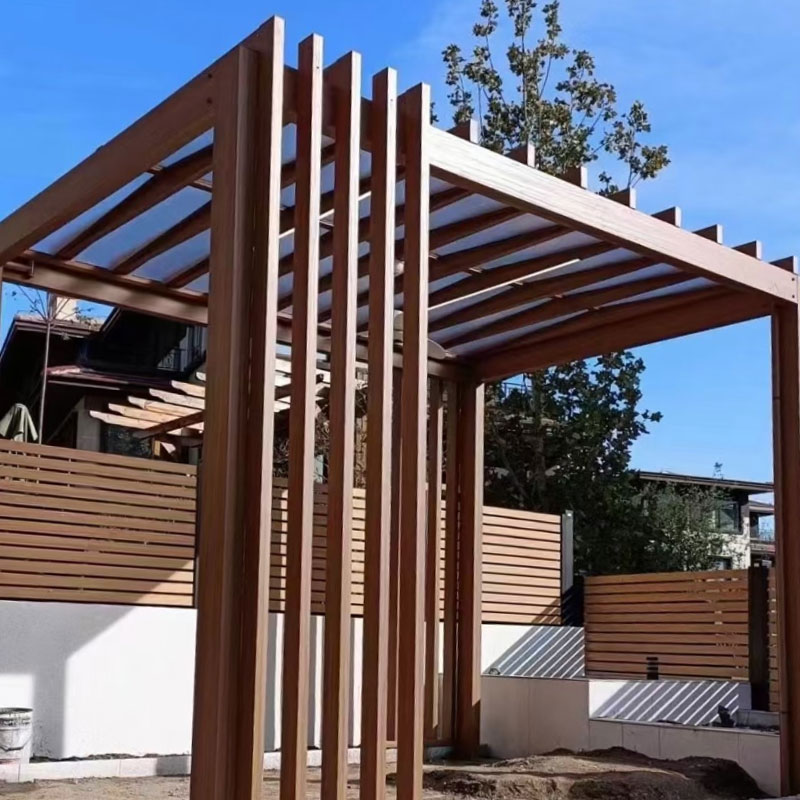 Pergola af metalimiteret træ